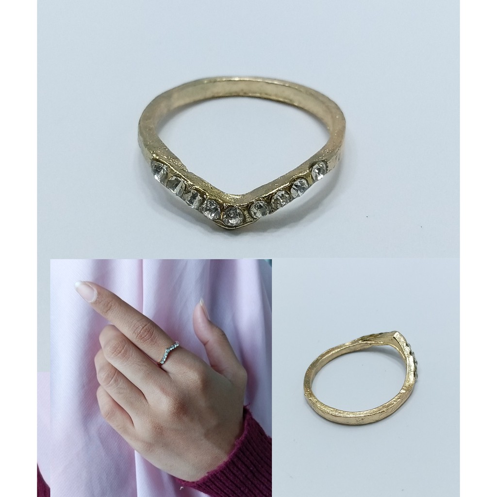 Cincin Bentuk V Variasi Berlian