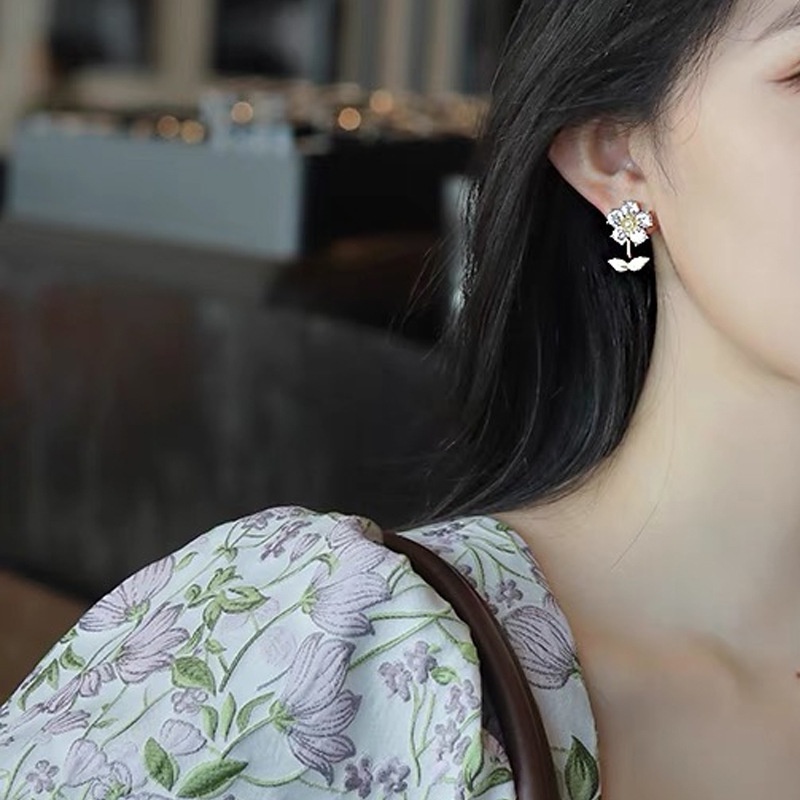 Anting Stud 925 Silver Needle Bentuk Bunga Kecil Aksen Berlian Mutiara Gaya Korea