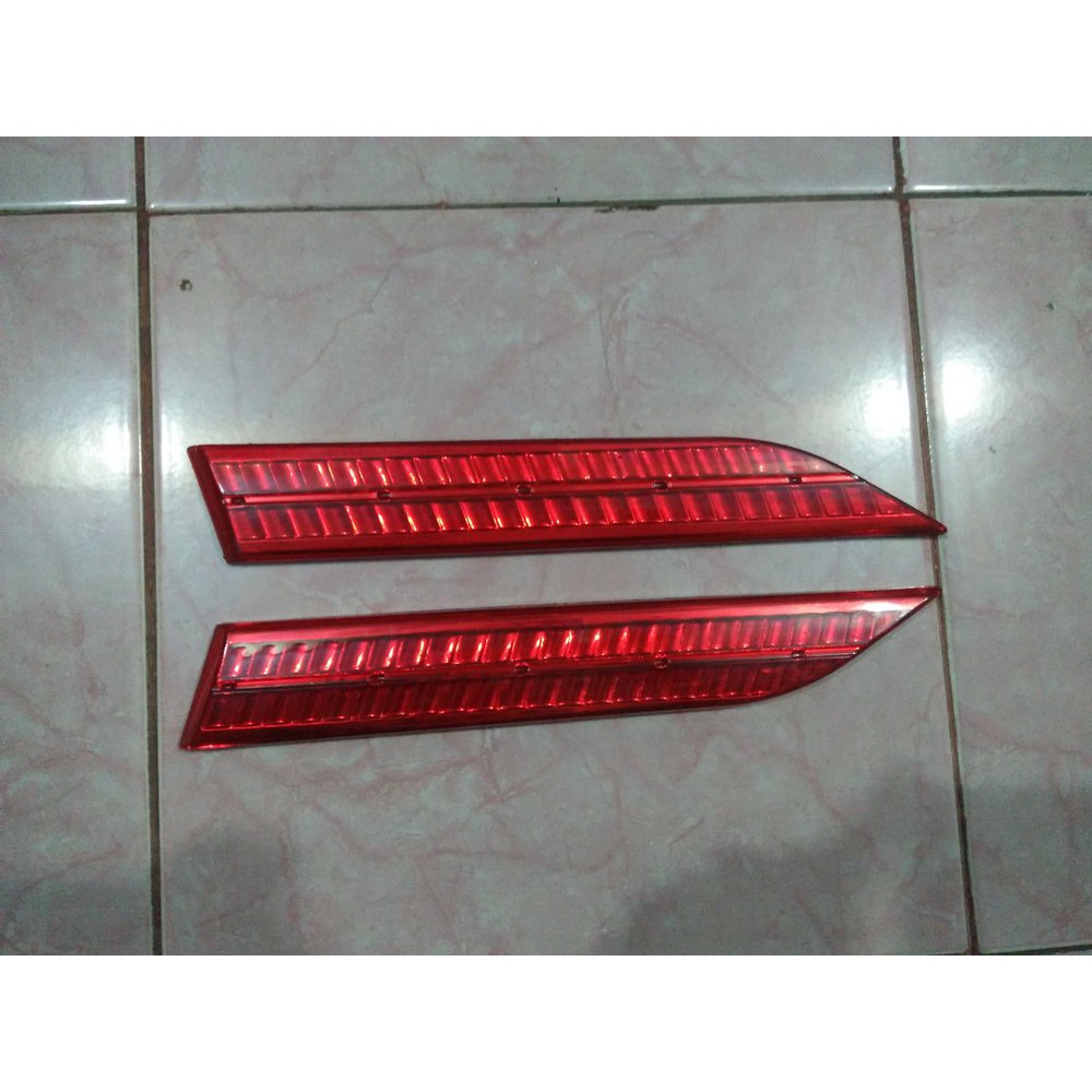 Reflektor Trunklid Innova