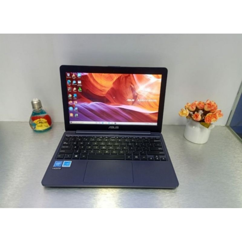 Laptop ASUS VivoBook E203MAH RAM 2 GB HDD 500 GB