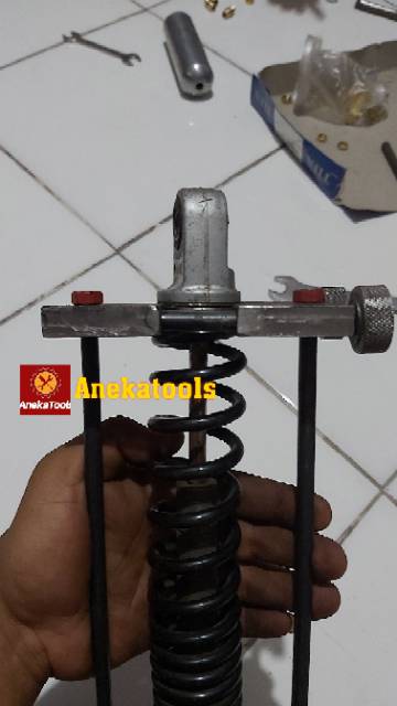 Treker shockbreaker belakang motor bebek matic