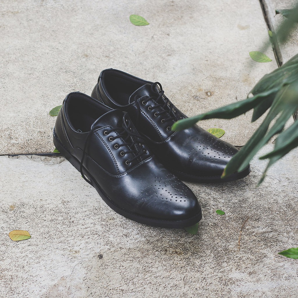 Sepatu Kantor Formal Giant Flames Mavendra Black
