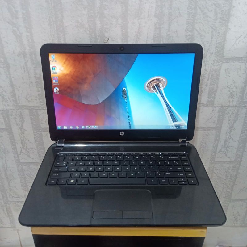 Laptop Hp 14-g102AU Amd A4-5000 Vga Amd Radeon HD 8330 Ram 4GB HDD 500GB Windows 10 Layar 14 inc siap gaming editing dll