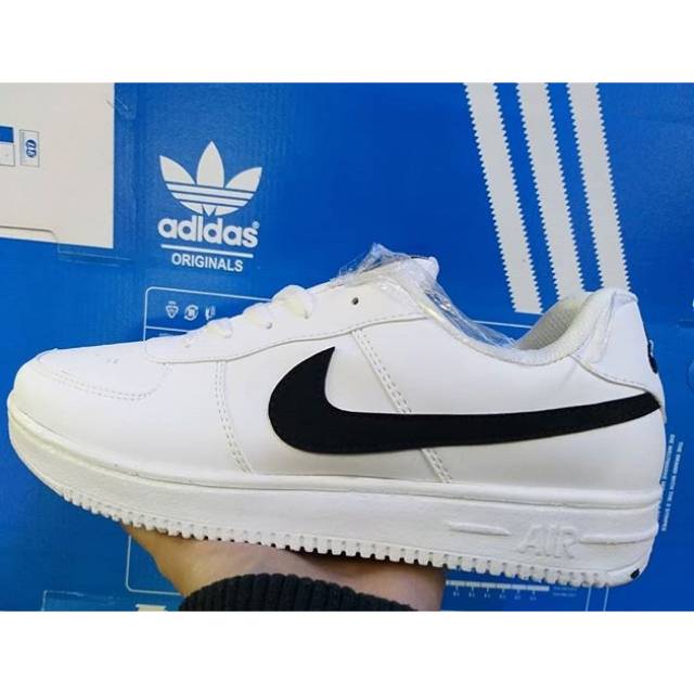 Sepatu Nike Force FullWhite Women Black Putih Hitam Kado Hadiah Cewek Sneakers Running Olahraga