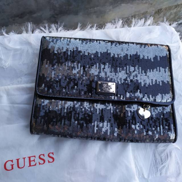 Preloved Guess clutch authentic