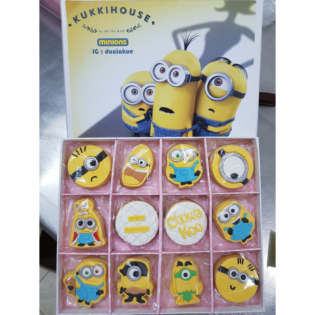 

Minion fondant cookies set