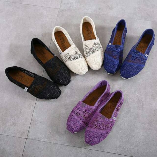 Sepatu Toms flat