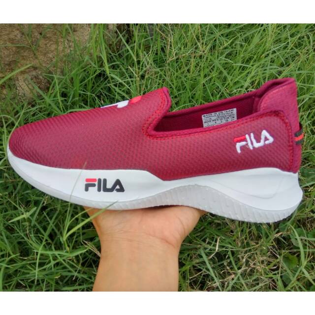 Sepatu running fila wedges maroon