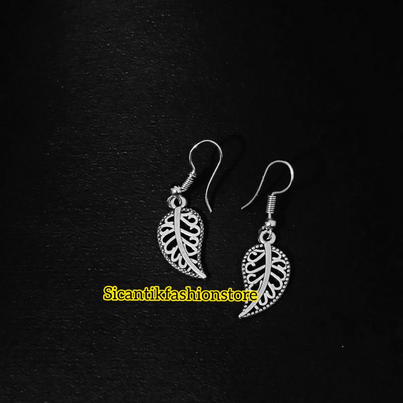 Anting Titanium Motif Daun Silver Fashion Wanita Pria Terlaris Anti Karat Tidak Luntur Anting Wanita Kekinian Terbaru