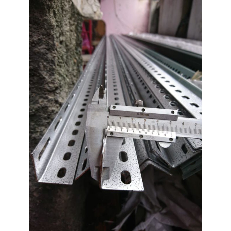 BESI SIKU LUBANG Panjang 3000 CM 3 METER Tebal 1 8mm BESI SIKU LUBANG Panjang 3000 CM 3 METER Tebal 1 8mm
