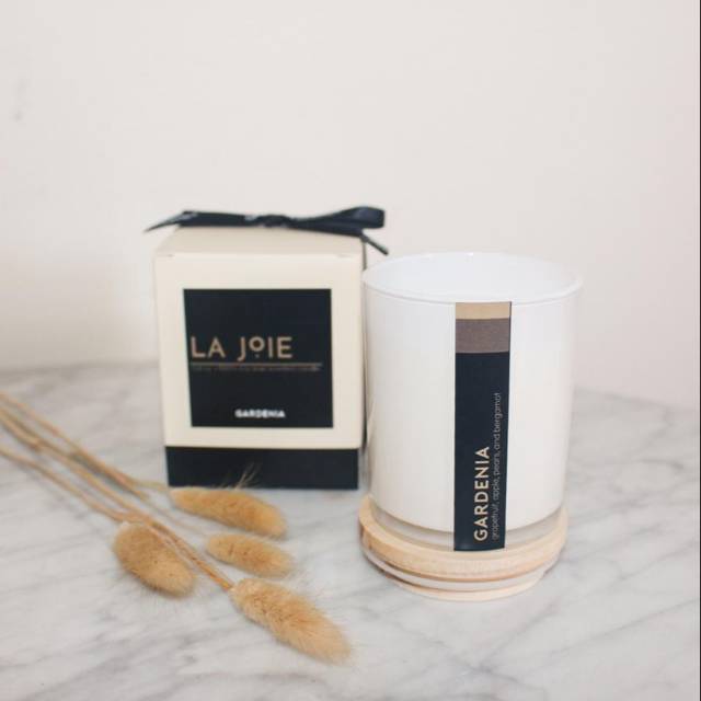 La joie candle in Gardenia