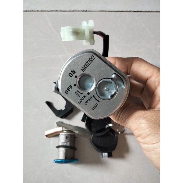 Kunci Kontak Set/Assy Beat Carbu