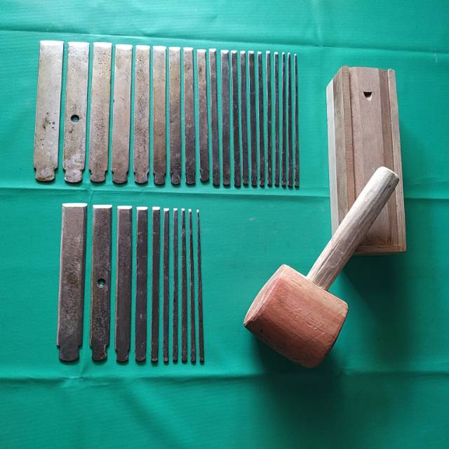 Pahat tatah ukir baja putih kualitas super premium plus palu dan kotak kayu jati