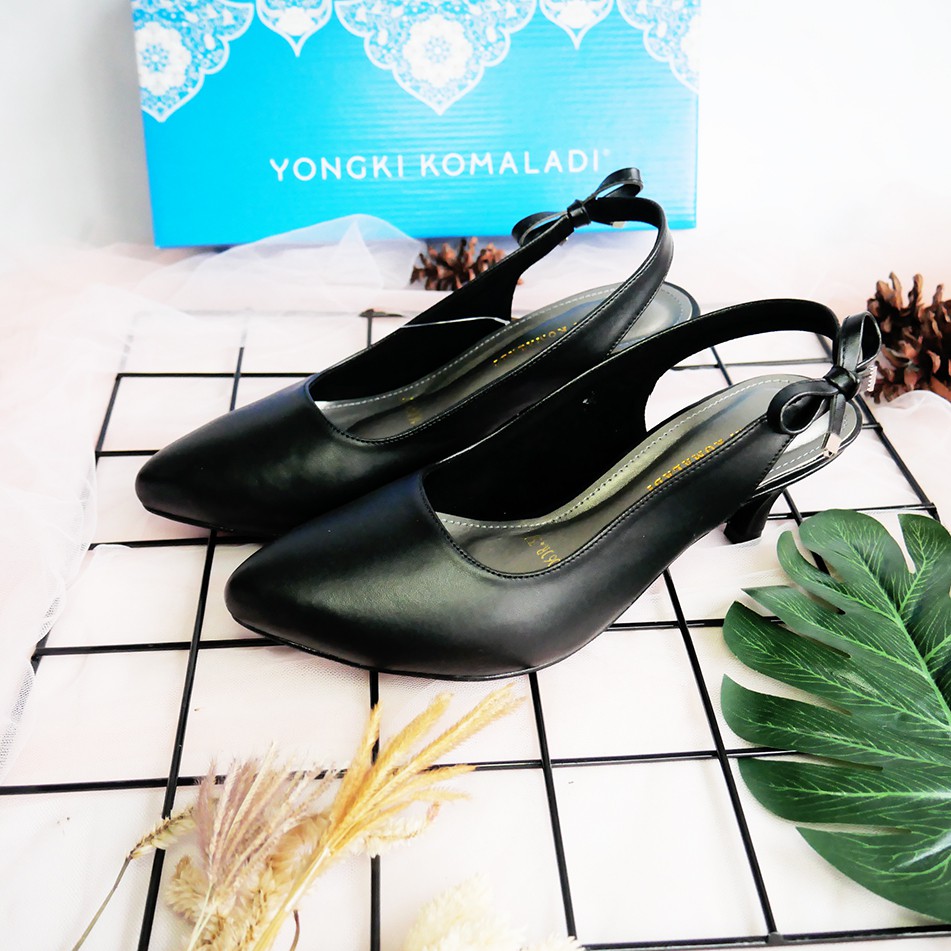 Yongki Komaladi - Sepatu Hak Wanita Tinggi 5cm Black Edition