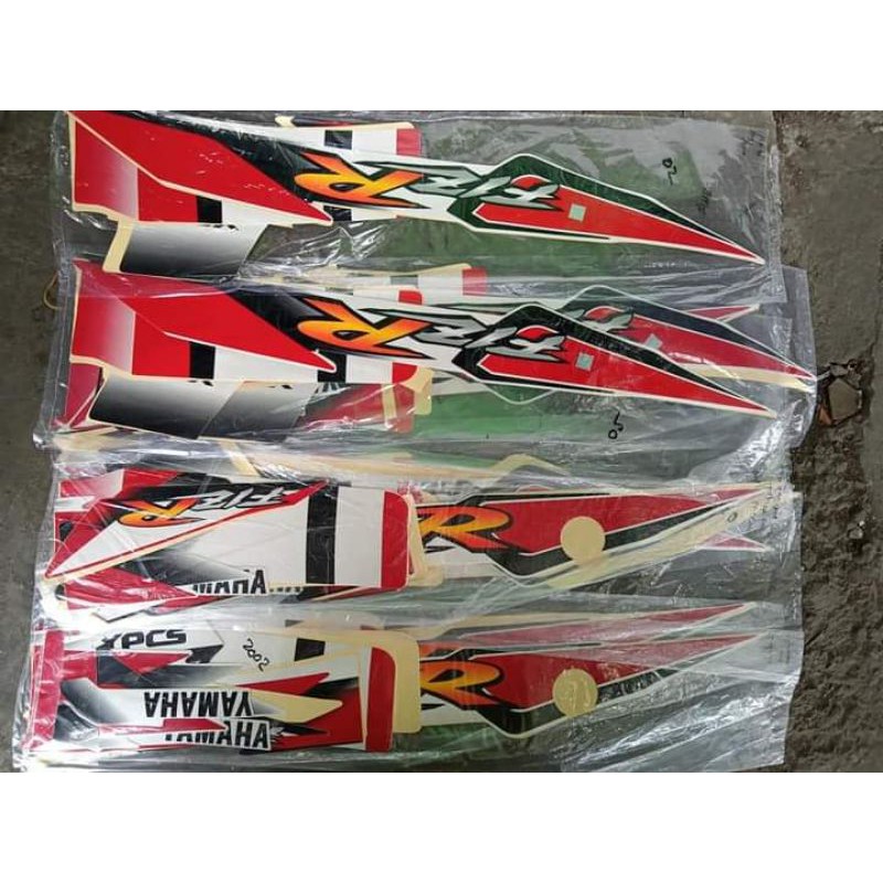 striping f1zr warna merah th 2001 2002