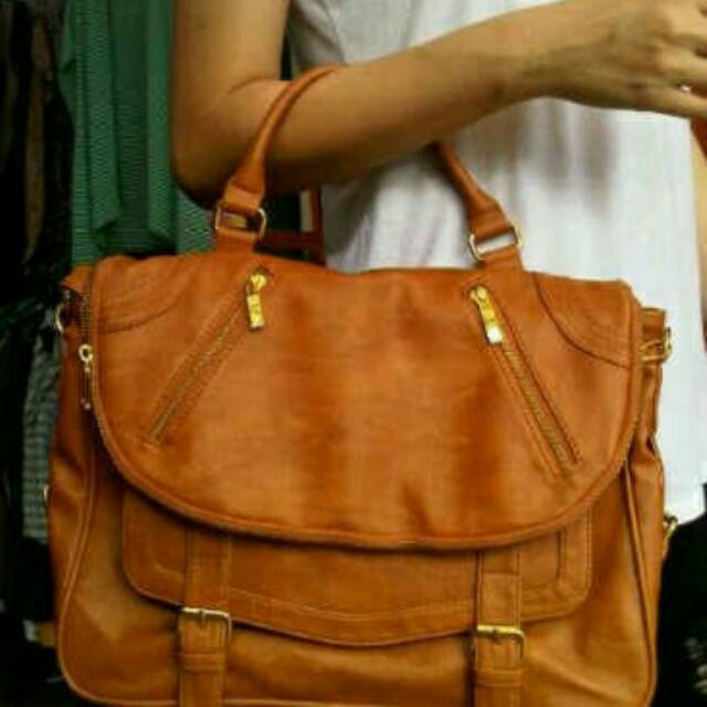 Tas wanita zara postman