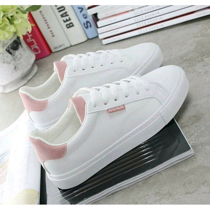 sneaker adidas putih