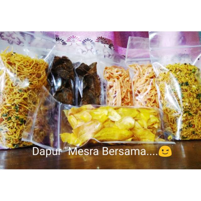 

Serundeng, Dendeng Pucuak Ubi, Keripik Bawang, Kripik Pisang