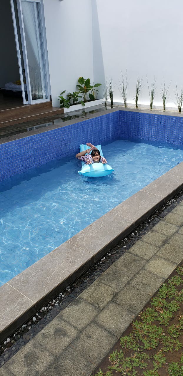 Intex Glossy Mat Lounge Inflatable. Matras / Kasur Kolam Renang