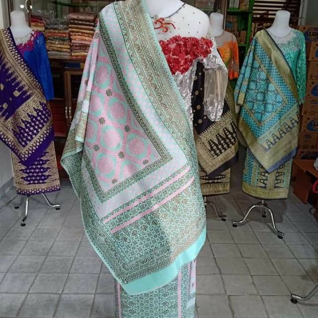 Songket Palembang Bunga Cina Hijau Telur Asin Benang Tembaga.