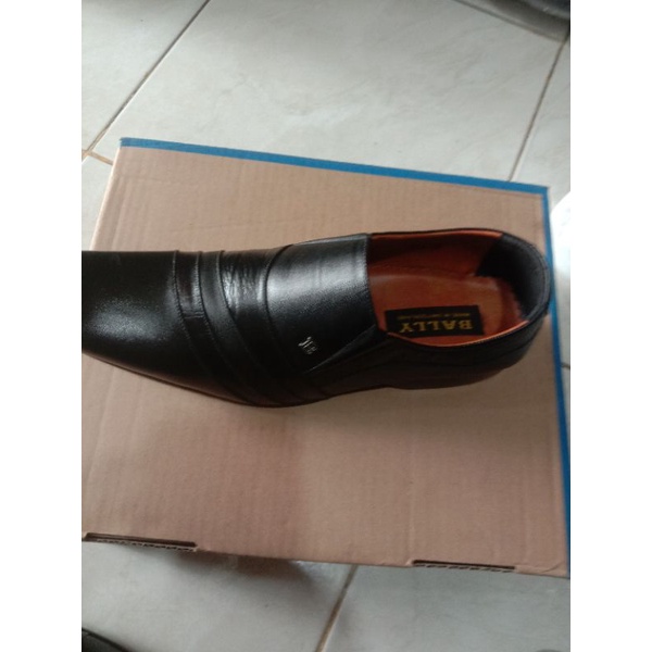 sepatu pentopel kulit Bally
