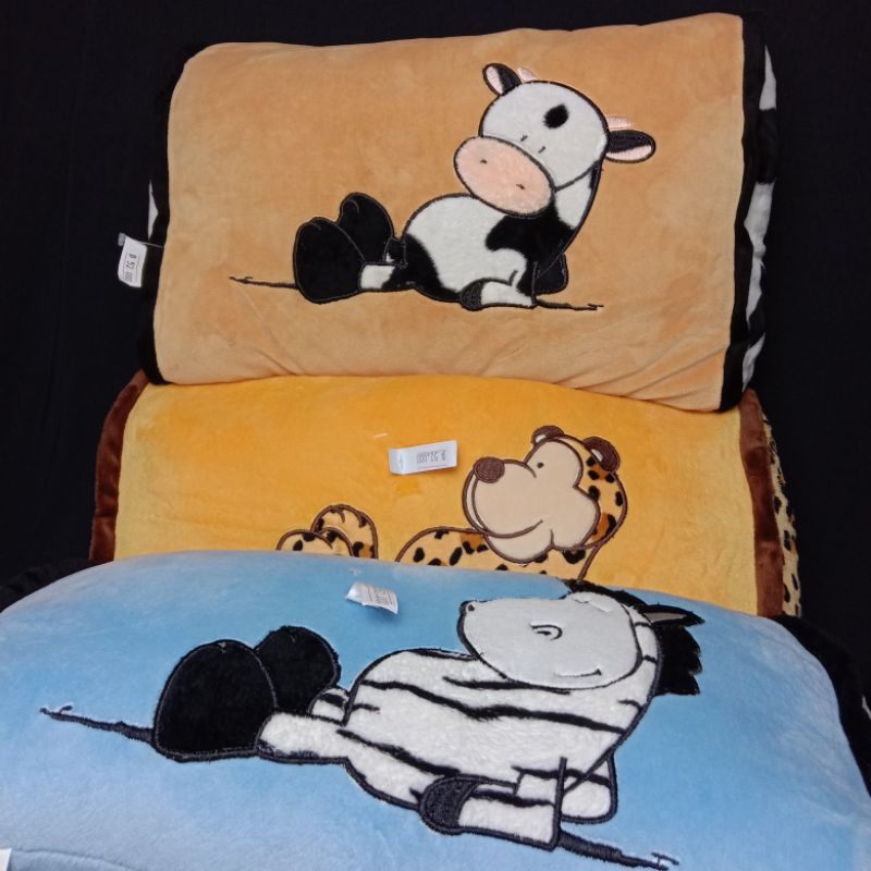 Bantal karakter murah lucu