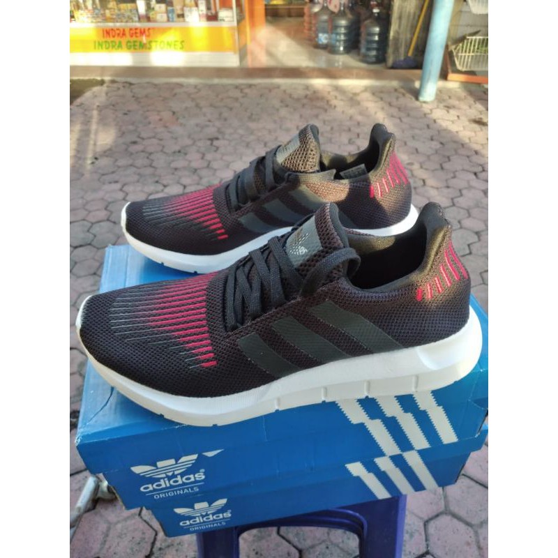 sepatu adidas swift run