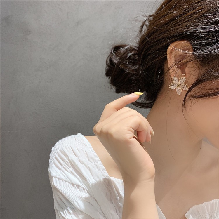 Anting 925 Silver Needle Bentuk Bunga Aksen Kristal Gaya Korea