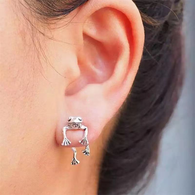 Anting Stud Bentuk Katak Warna Emas Perak Gaya Retro Gothic Untuk Wanita