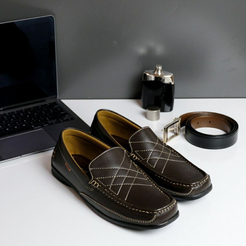 Sepatu Kerja Kulit Casual Simple Kuat dan Nyaman (Betrand 02)