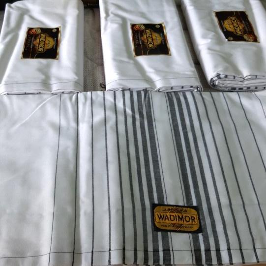 ♪ Sarung WADIMOR Hitam Putih Polos Tumpal Garis Salur Kain Samping Katun Tenun Muslim Dewasa Pria La