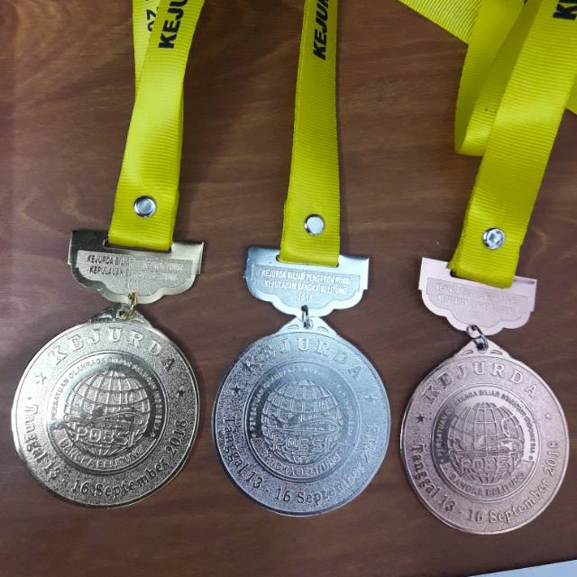 

Medali Kejuaraan Lomba 1 Set