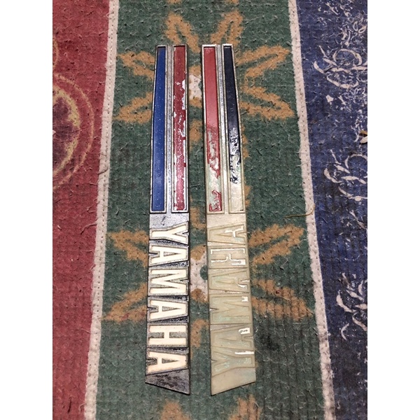 emblem cover body bodi belakang yamaha v75 nos