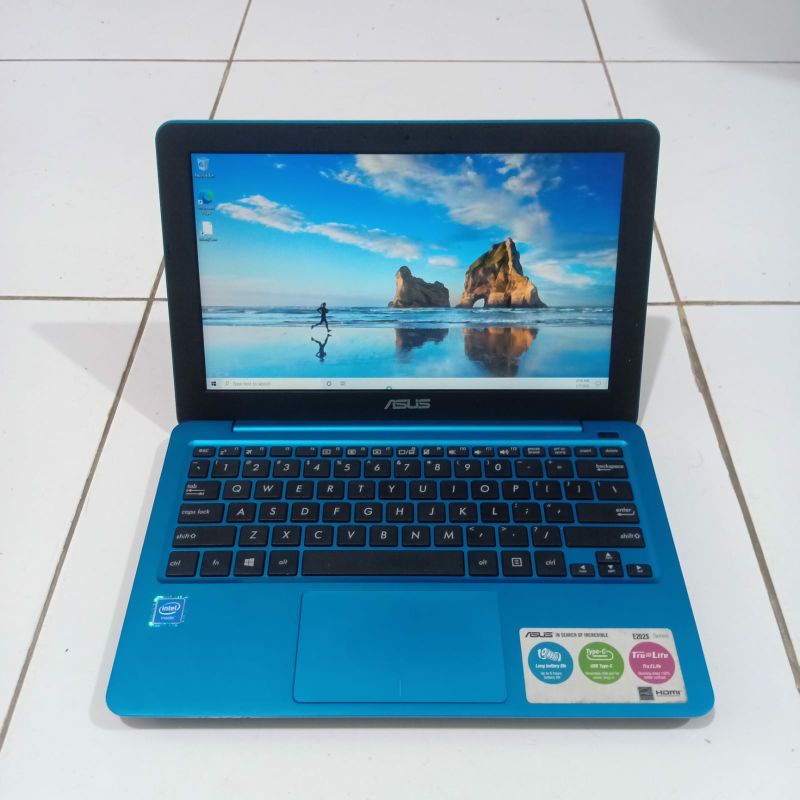 Notebook Asus E202S intel Celeron N3050  Windows 10 mulus SIAP PAKAI