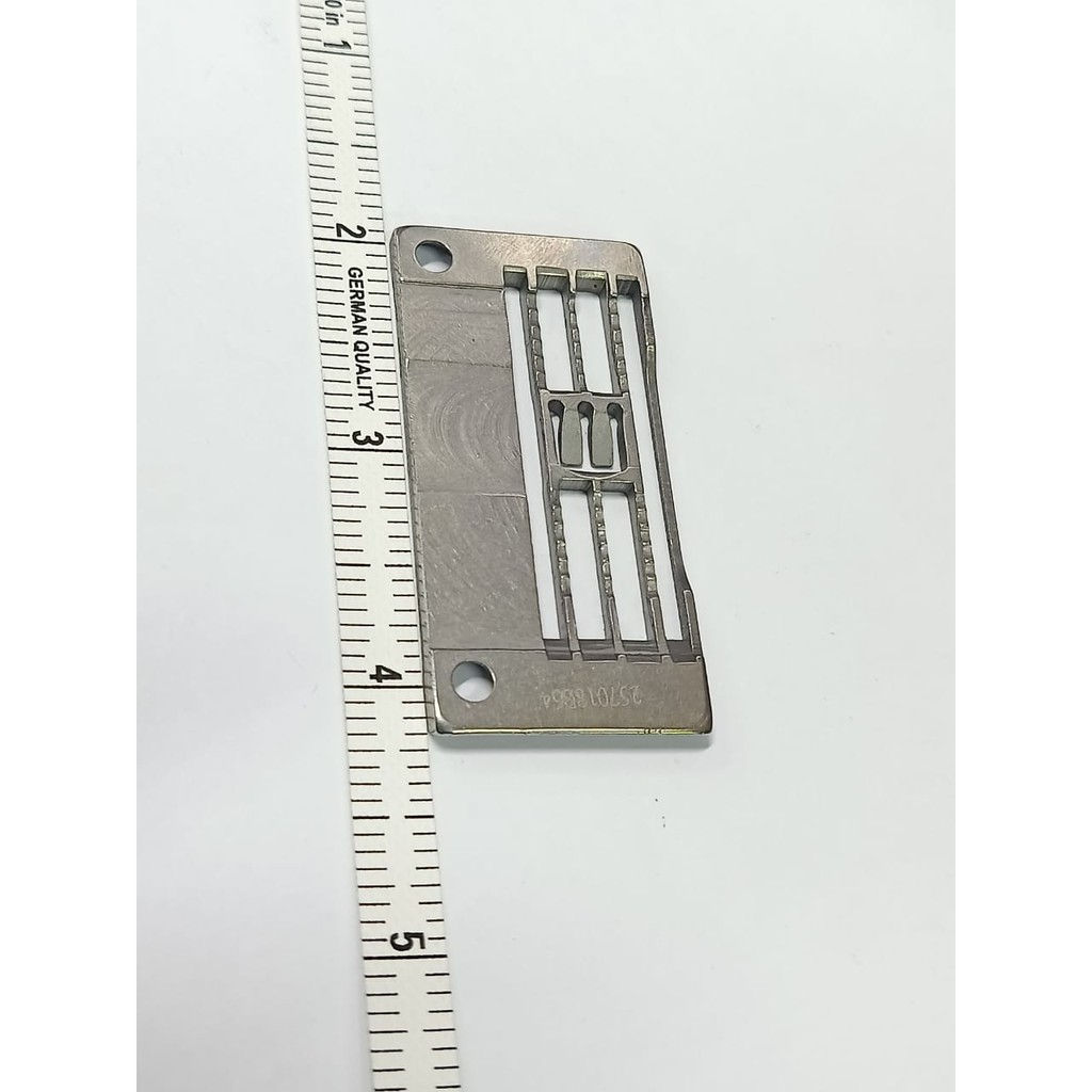 Needle Plate 257018B64 Mesin Pegasus W664-01 / W562-01