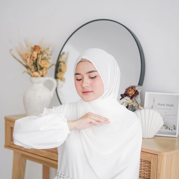 PASHMINA- JILBAB PASHMINA CERUTY BABYDOLL - BROKEN WHITE | PASMINA PUTIH TULANG -PASHMINA.