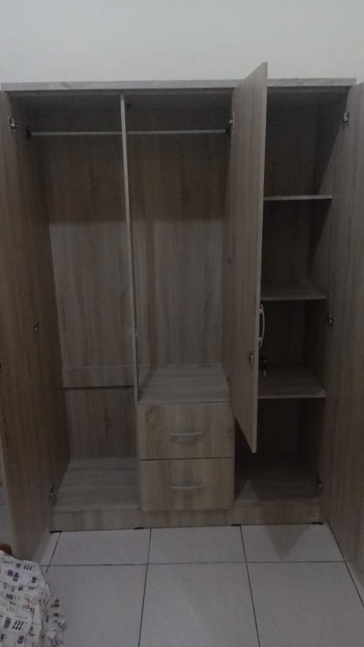 Lemari Pakaian 3 Pintu Cermin Lp 328