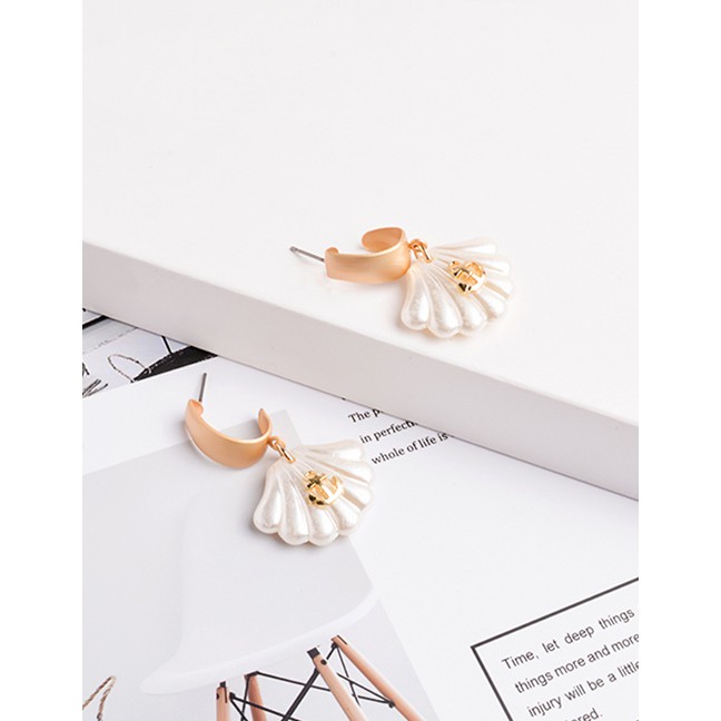 LRC Anting Tusuk Fashion Golden Shell Anchor Earrings D65469