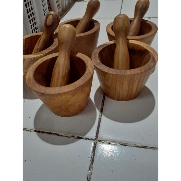 

tumbukan kayu jumbo