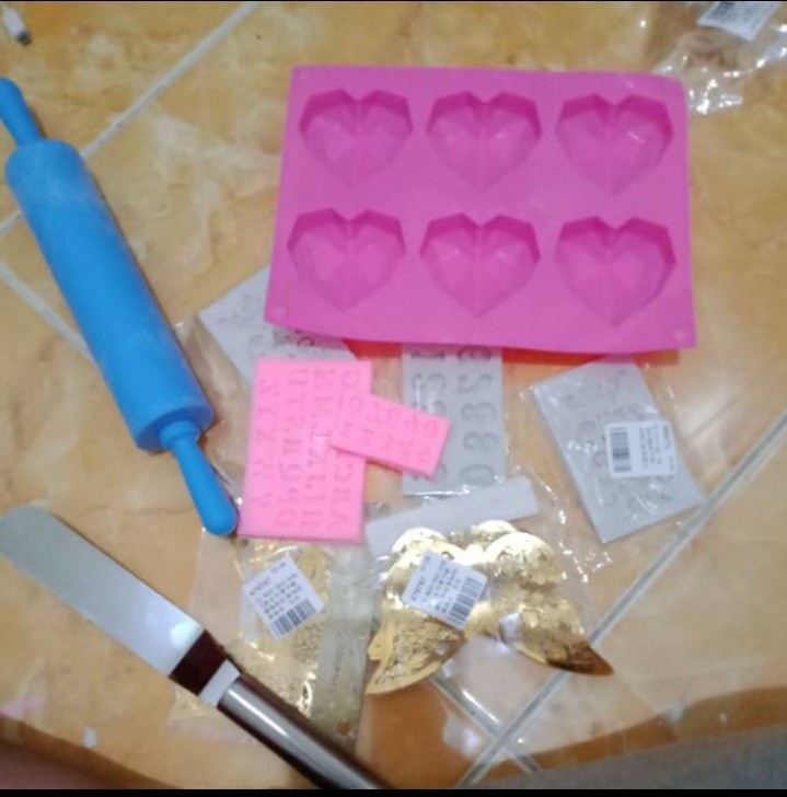 Cetakan Dengan Bahan Silikon Dan Bentuk Hati Untuk Hiasan Kue / Jelly / Sabun Handmade