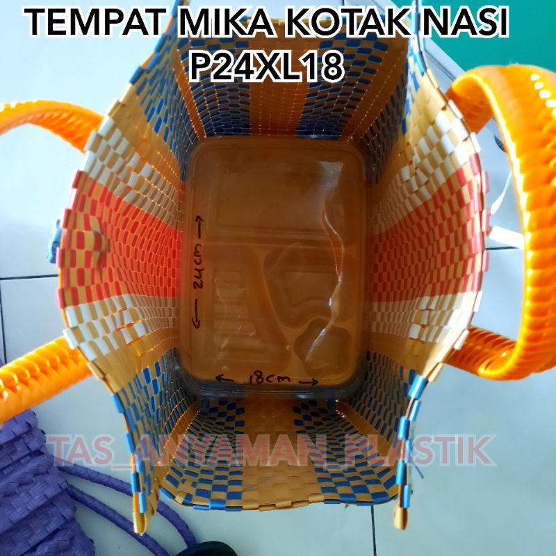 Tas Souvenir Anyaman Plastik Pakai Penutup dan Kancing Warna Kombinasi Ukuran M