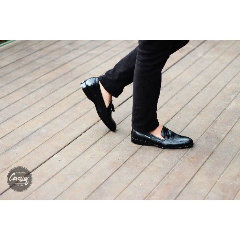 ABRHM x DEROSA Sepatu Kasual Pria Sepatu Pria Casual Kulit Asli Pantofel Sepatu Casual Ori Sepatu Kerja Kantor Semi Formal Anti Slip Kuliah Kondangan Gaya keren Kekinian Murah Terlaris