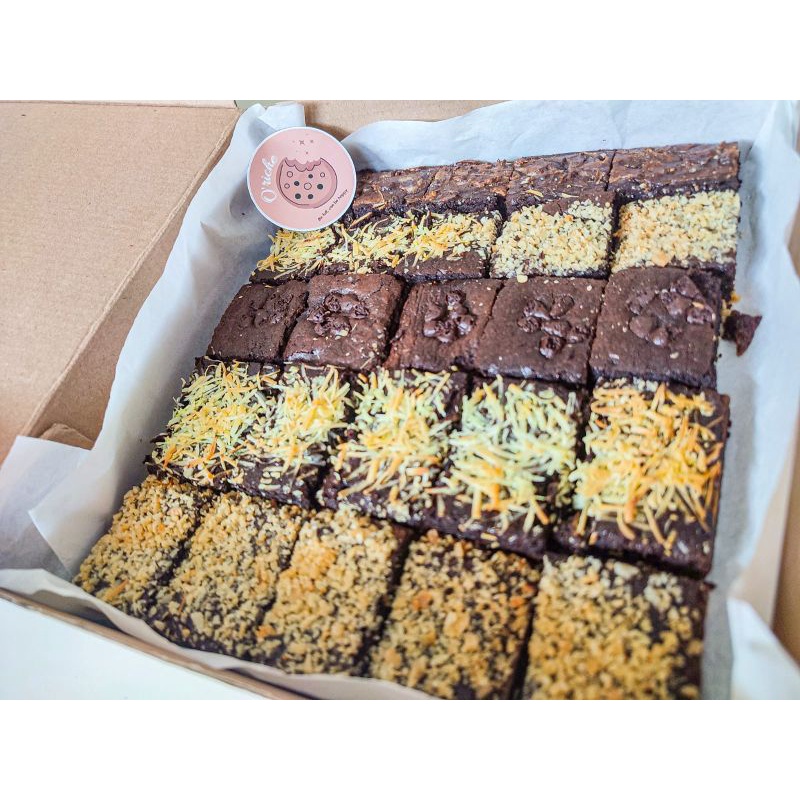 

• FUDGY BROWNIES / BROWNIES LEMBUT / BROWNIE KEJU / BROWNIES CHOCOCHIPS / BROWNIES KENARI / BROWNIES CREAM CHEESE