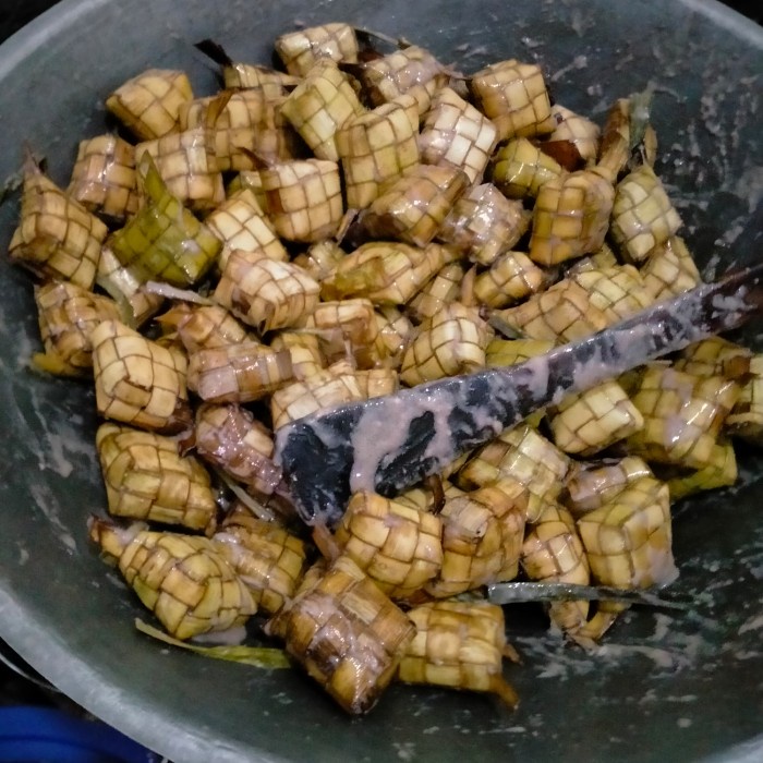 

KETAN-BERAS- KETUPAT KETAN SANTAN -BERAS-KETAN.