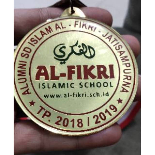 Kalung Wisuda- Medali Kuningan embos dan kilau - Medali Wisuda - Kuningan - warna - Etsa - Embos