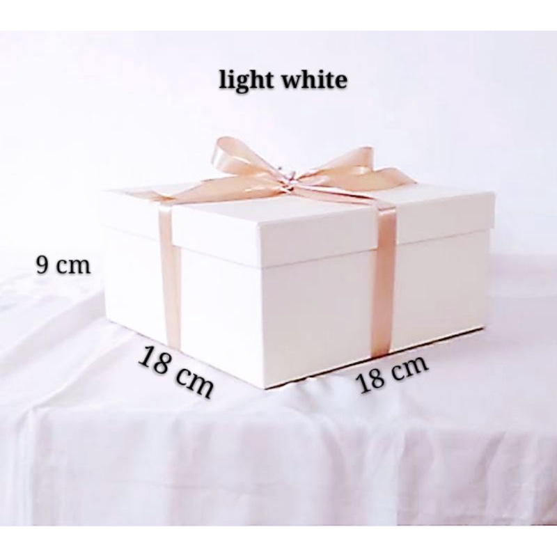 

additional premium gift box.light white | shopee indonesia | 18 x 18 x 9 cm.