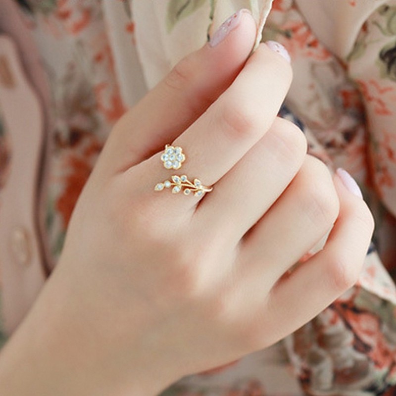 Cincin Korea fashion temperamen berlian memutar daun angan ring pembukaan bunga