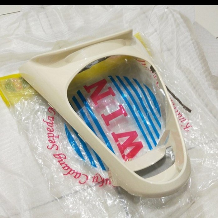cover lampu stop scoopy fi cream 2013-2016