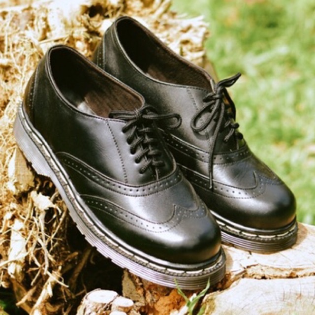 Sepatu kulit Wingtip MARROW