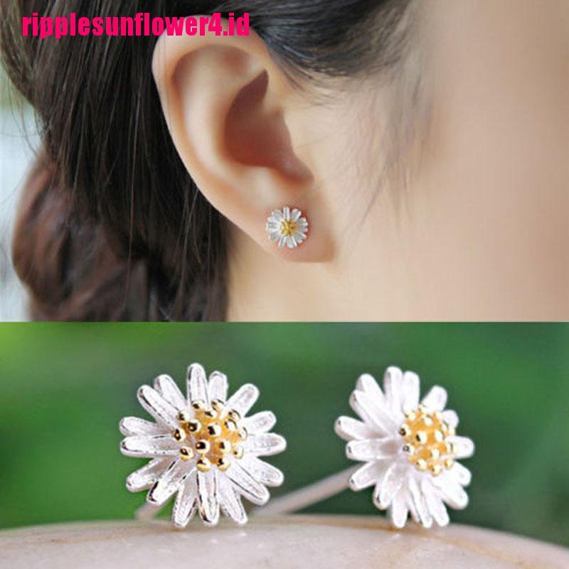 Anting Tusuk Motif Bunga Daisy Chrysanthemum Bahan Sterling Silver 925 Untuk Wanita